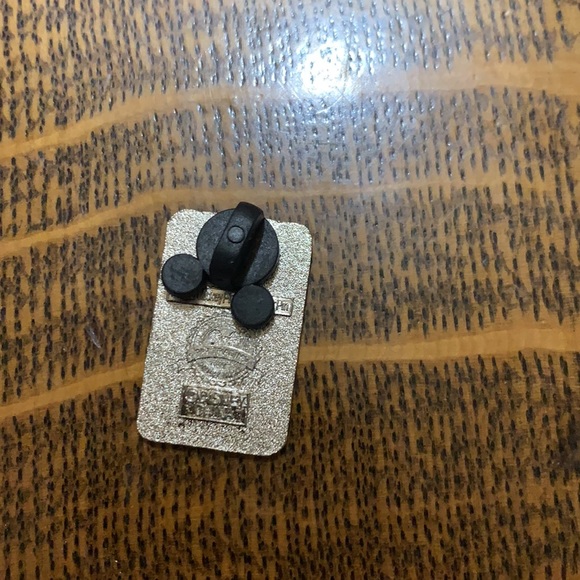 Princess pin - Picture 2 of 2